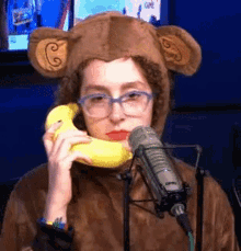 Abby Russell Giant Bomb GIF - Abby Russell Giant Bomb Banana Phone GIFs