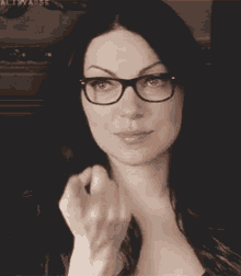 alex come here orange is the new black laura prepon flirt alex come here orange is the new black laura prepon flirt