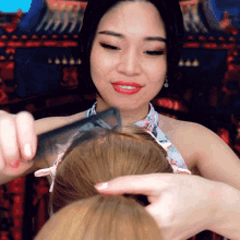 Brushing Hair Tingting Asmr GIF - Brushing Hair Tingting Asmr Royal Chinese Hairstyling GIFs