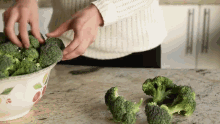 Brócolis GIF - Brocolli Veggies Pick GIFs