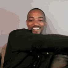 Laughing Anthony Mackie GIF - Laughing Anthony Mackie Bustle GIFs