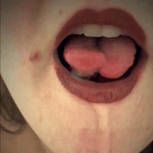 Split Tongue Water GIF - Split Tongue Water Lipstick - Descubre & Compa...