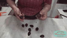 Confituras Chocolate GIF - Confituras Chocolate Haciendo Huevos De Chocolate GIFs