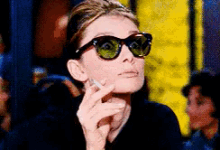 Que GIF - Audrey Hepburn Breakfast At Tiffanys Smoking GIFs