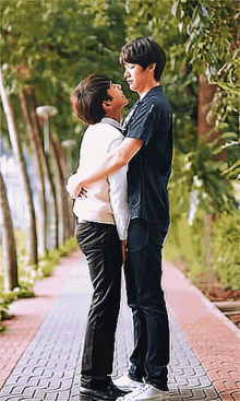 Height Difference GIF - Height Difference Couple GIFs