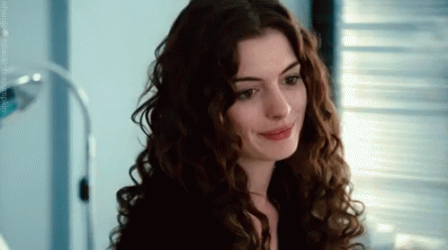 Anne Hathaway Love And Other Drugs GIF - Anne Hathaway Love And Other Drugs Smile GIFs