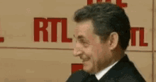 Sarkozy Rit GIF - Rire Marrer Hihi GIFs