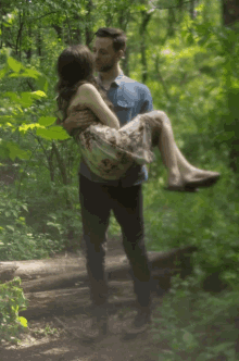 Forest Kiss GIF - Forest Kiss GIFs