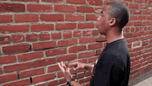 Guy Arguing GIF - Guy Arguing Guy Talking To Wall GIFs