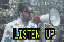 Listen Up Shout GIF - Listen Up Listen Shout GIFs