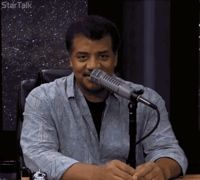 Host Lecturing GIF Host Lecturing Speech Discover & Share GIFs