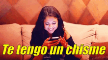 Selena Gomez Al Telefono Chismeando GIF - Chismosa Chismeando Chisme GIFs