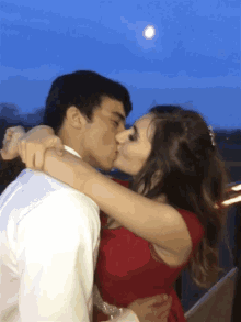Couple Kiss GIF - Couple Kiss Prom GIFs