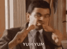 Eating Out Yumyum GIF - Eating Out Yumyum Mr Bean GIFs