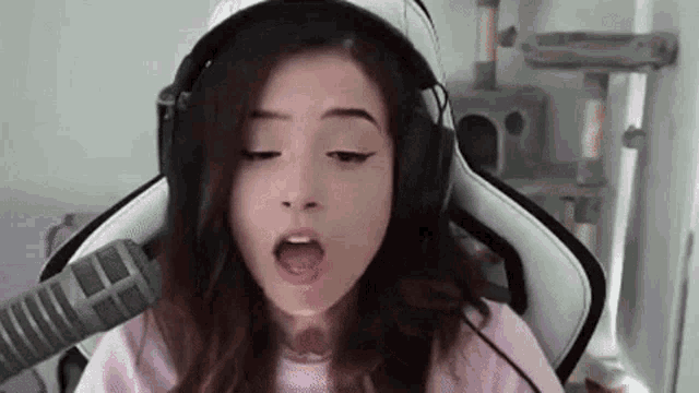 Pokimane sexy gif 🔥 Is there a full clip of this? (1 reply) 