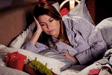 Greys Anatomy Meredith Grey GIF - Greys Anatomy Meredith Grey Checking Phone GIFs