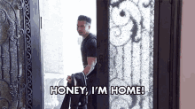 Honey Im Home Im Here GIF - Honey Im Home Im Here Im Back GIFs