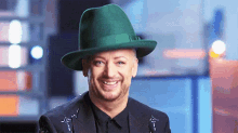 Boy George Laughing With Cat Tongue GIF - The New Celebrity Apprentice Celebrity Apprentice Celeb Apprentice GIFs