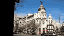 Calle Alcalá Y Edificio Metropolis GIF - Madrid España Coches GIFs