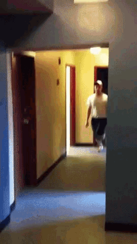 Running Without Using Arms Gif Running Without Using Arms Discover Share Gifs