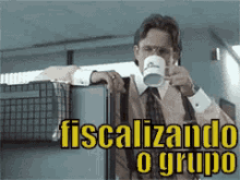 /  Fiscalizando O Grupo / De Olho / Whatsapp / Zapzap/ Whats GIF - Sipping Coffee Supervisor Whats App GIFs