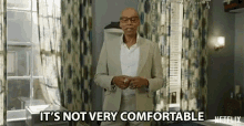 Its Not Very Comfortable Uncomfortable GIF - Its Not Very Comfortable Uncomfortable Awkward GIFs