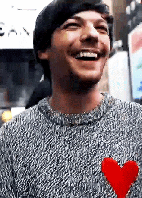 louis tomlinson heart sweater