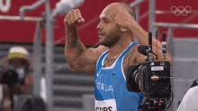 Flexing Lamont Marcell Jacobs GIF - Flexing Lamont Marcell Jacobs Team Italy GIFs