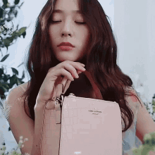 Krystal Jung Pretty GIF - Krystal Jung Pretty Bag Model GIFs