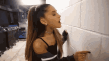 Crispypunani Ariana Grande GIF - Crispypunani Ariana Grande Ariana Grande Talking To Wall GIFs