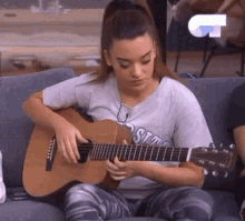Noelia Franco Esp Noelia Ot GIF - Noelia Franco Esp Noelia Ot Guitar Girl GIFs