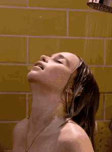 Emilia Clarke Shower GIF - Emilia Clarke Shower Wet GIFs