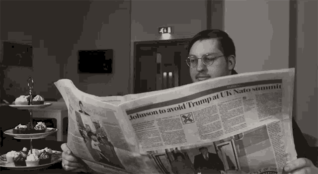 Reading The Paper Newspaper GIF - Reading The Paper Newspaper Relaxing -  Descubre &amp; Comparte GIFs