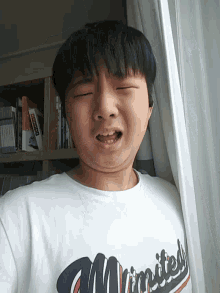Asian Achoo GIF - Asian Achoo Sneeze GIFs