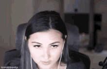 leonie pog leoniemonty twitch streamer shocked leonie pog leoniemonty twitch streamer shocked