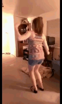How To Get Out Of Any Situation Moment GIF - Frog Walk Dance GIFs