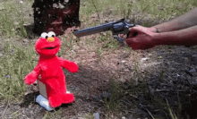 Elmo Gun GIF - Elmo Gun Suspense GIFs