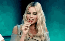 Margot Robbie Lollipop GIF - Margot Robbie Lollipop Pretty GIFs