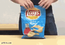 Lays Chips Salt And Vinegar GIF - Lays Chips Salt And Vinegar Junk Food GIFs