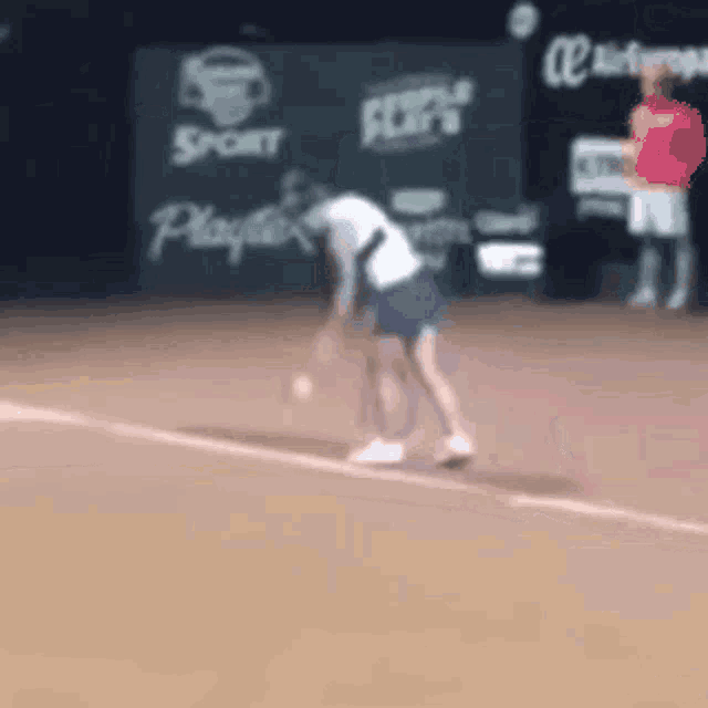 Sara Errani Underarm Serve GIF Sara Errani Underarm Serve Underhand Discover & Share GIFs