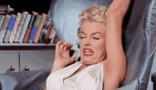 Sai Pra Lá Assombração / Marilyn Monroe / Nojinho / Nojo GIF - Marilyn Monroe Haunted Get Away GIFs
