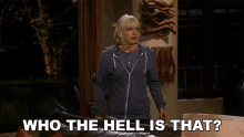 Who The Hell Is That Christy GIF - Who The Hell Is That Christy Anna Faris Mom GIFs