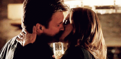 Castle And Beckett Kiss GIFs Tenor.