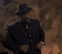 Melvin Look At You GIF - Melvin Look At You Dressed Up GIFs