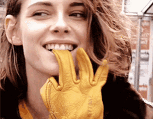 Kristen Stewart Glove GIF - Kristen Stewart Glove Teeth GIFs
