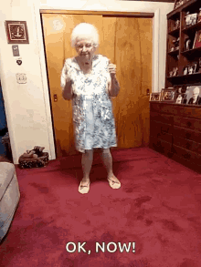 Dancing grandma. Бабка танцует. Бабуля пляшет. Старушки пляшут. Танцующая старушка.