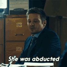 She Was Abducted Mike Mclusky GIF - She Was Abducted Mike Mclusky Jeremy Renner GIFs