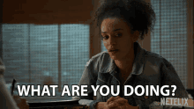 What Are You Doing Pearl Thusi GIF - What Are You Doing Pearl Thusi Queen Sono GIFs