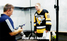 Phil Kessel How Do I Look GIF - Phil Kessel How Do I Look Pittsburgh Penguins GIFs