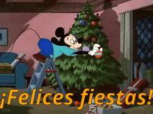 Micky Arreglando El árbol De Navidad GIF - Arbol De Navidad Mickey Arbol GIFs